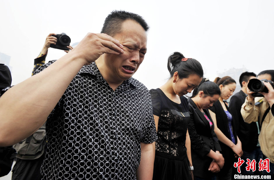 Condolencias populares a las víctimas del terremoto de Sichuan 24