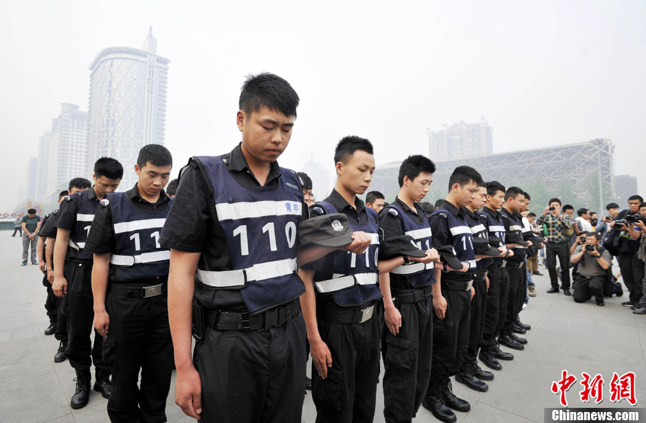 Condolencias populares a las víctimas del terremoto de Sichuan 29