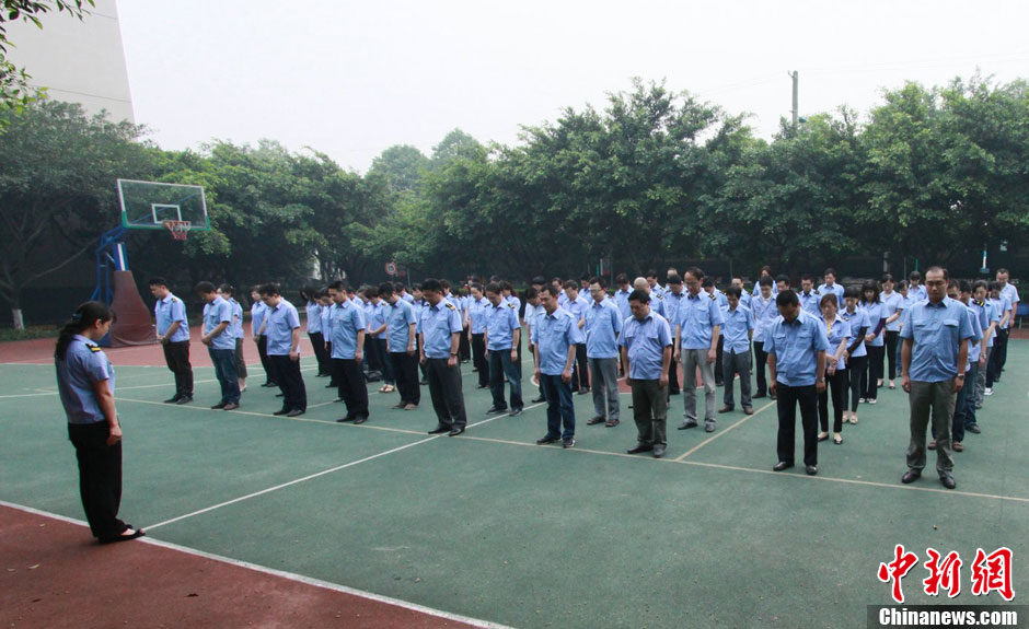 Condolencias populares a las víctimas del terremoto de Sichuan 34