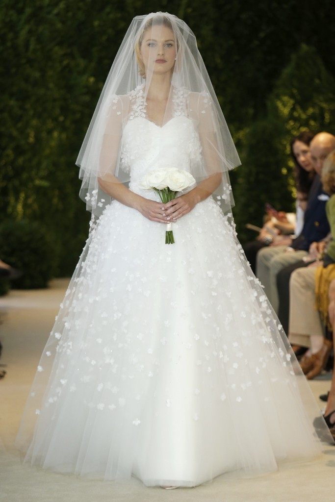 El show de Vestido de novia de Carolina Herrera 7