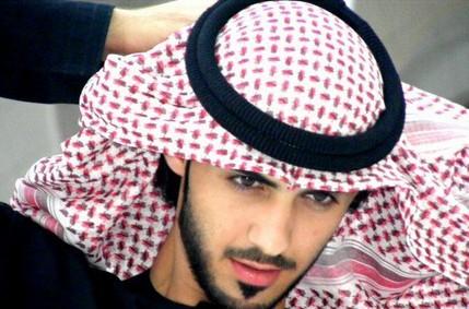 Jóven modelo árabe expulsado por ser guapoc 2