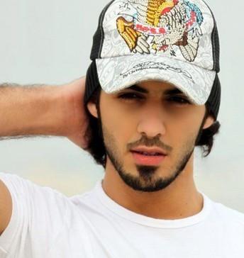 Jóven modelo árabe expulsado por ser guapo 9