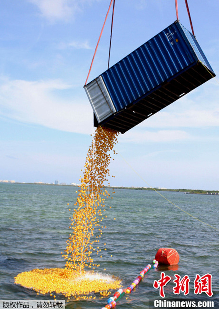  12.000 patitos de plástico nadan en Cancún por filantropía 3