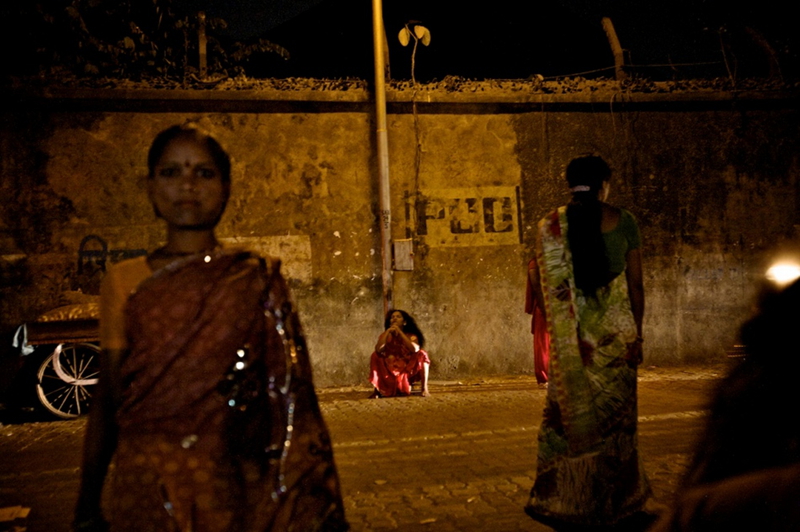 Vida real de las prostitutas de Bombay de la India capturada por Helen Rimell