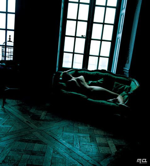 Japonesa totalmente desnuda 