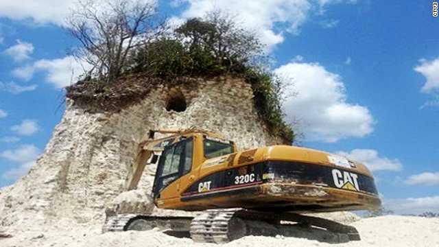 Belice destruye una pirámide maya de 2,300 años para convertirla en material de caminos