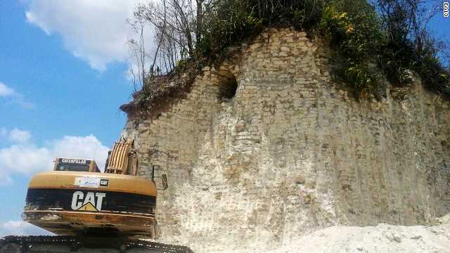 Belice destruye una pirámide maya de 2,300 años para convertirla en material de caminos