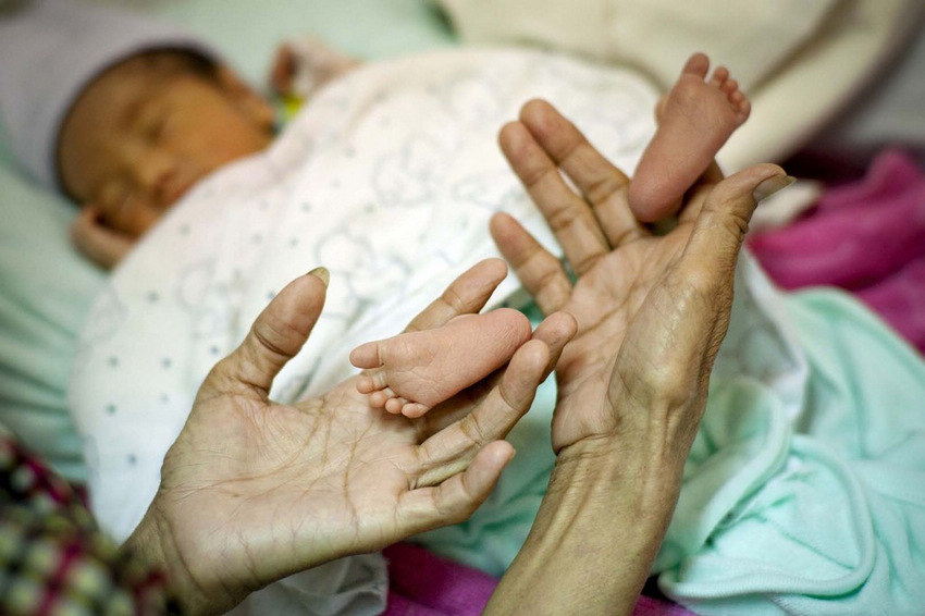 Documental: la muerte del bebé recién nacido en Camboya