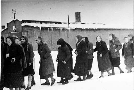 Fotos documentales: la vida trágica de las mujeres en los campos de concentración nazis