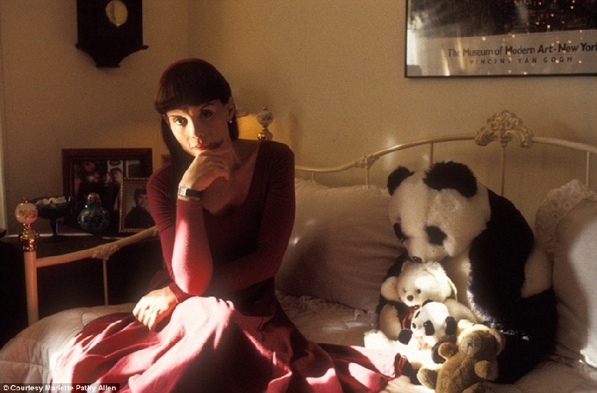 El travestí de los transexuales bajo lentes de cámara El travestí de los transexuales bajo lentes de cámara