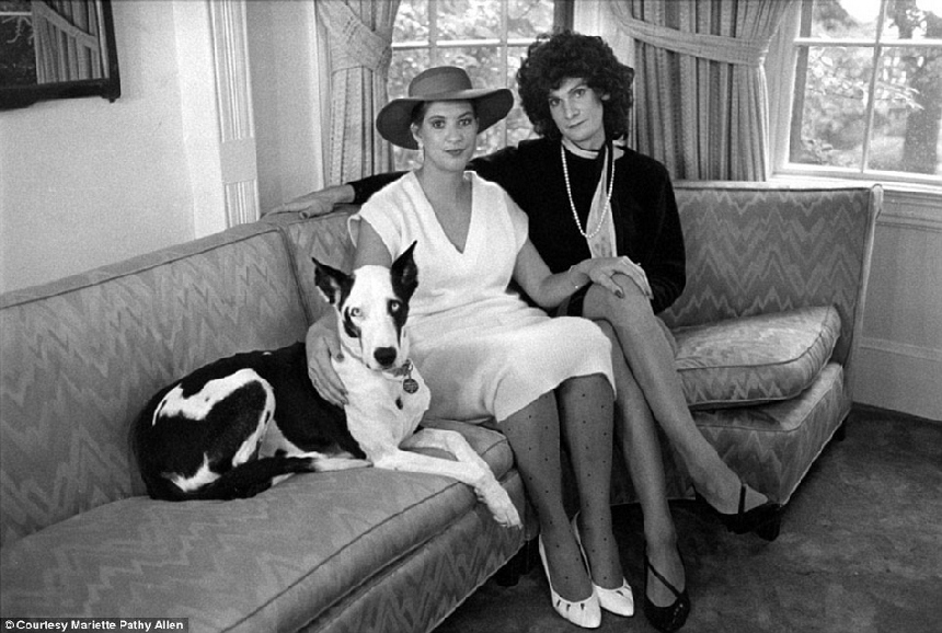 El travestí de los transexuales bajo lentes de cámara El travestí de los transexuales bajo lentes de cámara