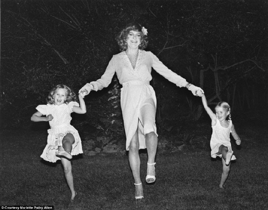 El travestí de los transexuales bajo lentes de cámara El travestí de los transexuales bajo lentes de cámara