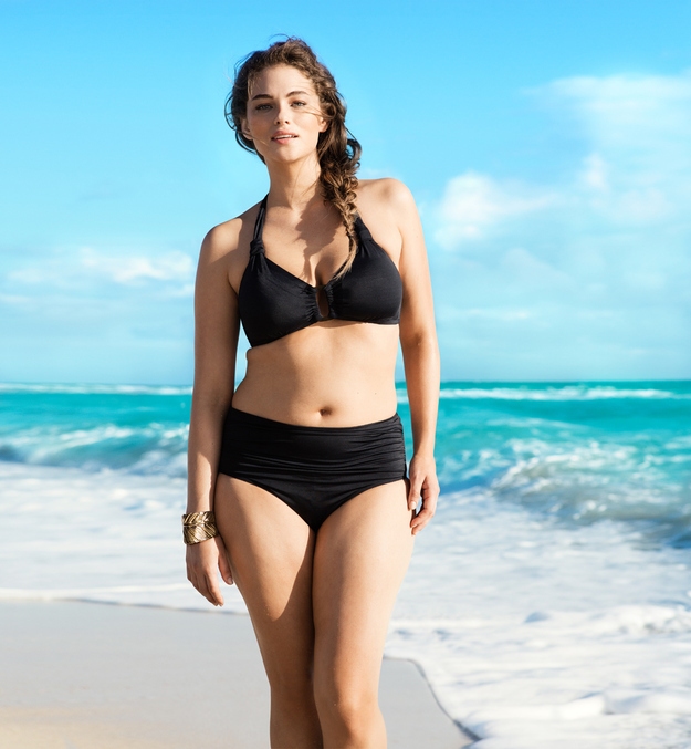 Mujer gorda toma fotos con bikini