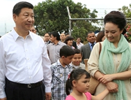 Presidente chino Xi Jinping visita una familia de campesino en Costa Rica