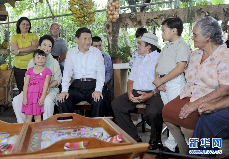 Presidente chino Xi Jinping visita una familia de campesino en Costa Rica