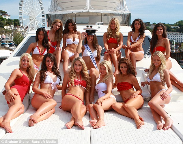 Las finalistas del concurso Miss England posan en bikinis 1