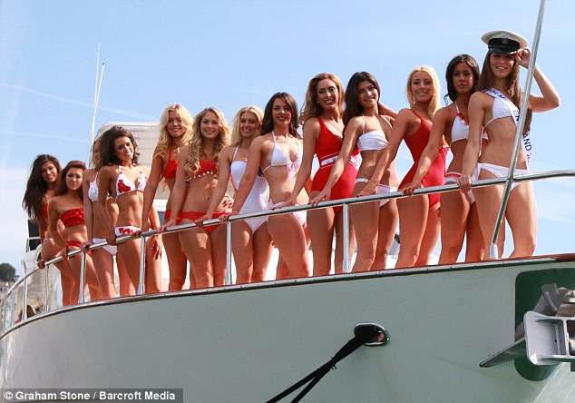 Las finalistas del concurso Miss England posan en bikinis 2