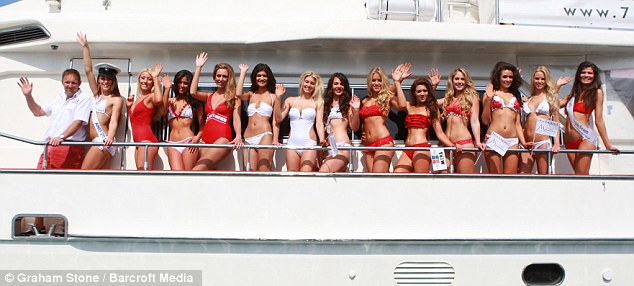 Las finalistas del concurso Miss England posan en bikinis 3