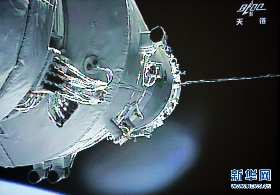 Shenzhou-10 se acopla con éxito a módulo espacial