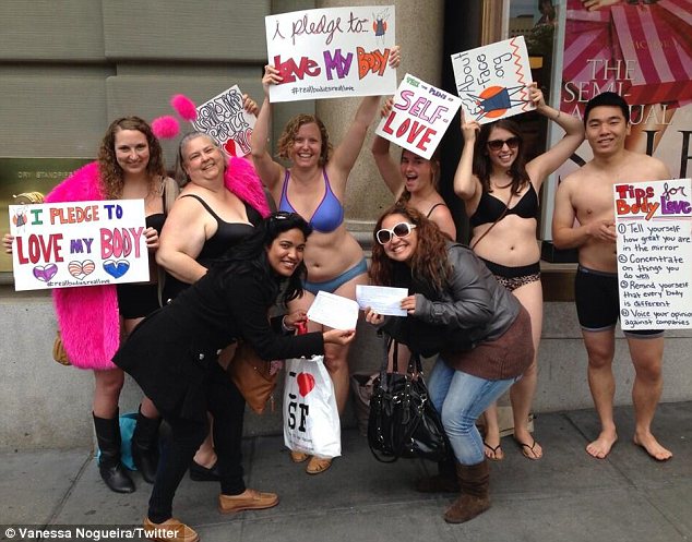 Chicas “gordas” protestan contra Victoria´s Secret por promover cuerpos perfectos