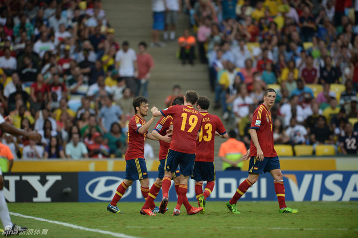 España clasifica a semifinales tras despedazar 10-0 a Tahití 12