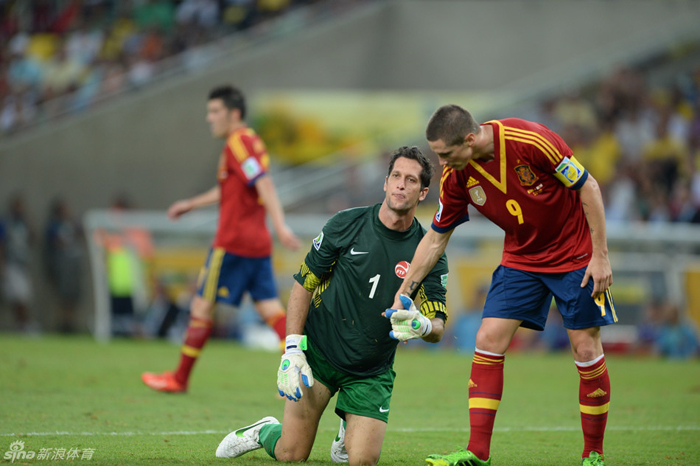 España clasifica a semifinales tras despedazar 10-0 a Tahití 13