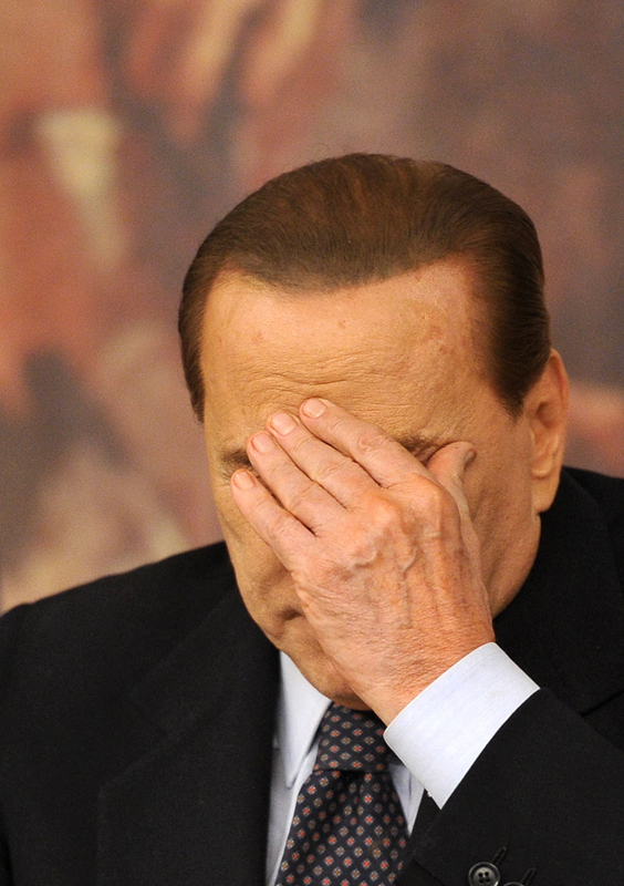 Sentencian a Berlusconi a 7 años de prisión
