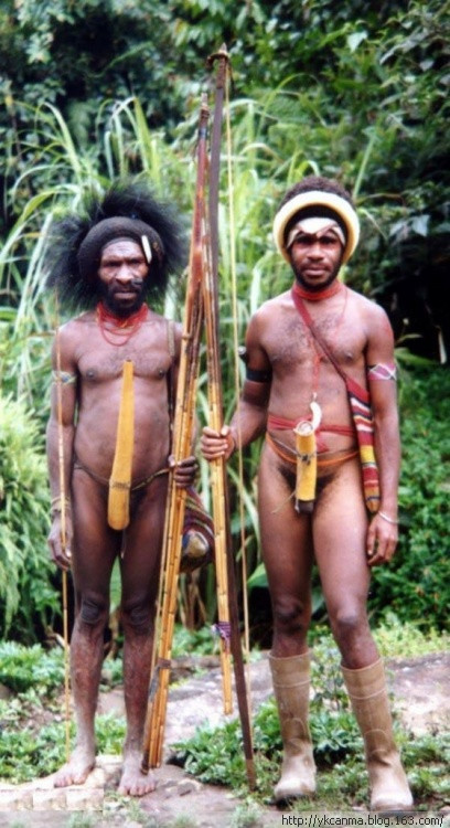 Vestimenta extraña en Africa