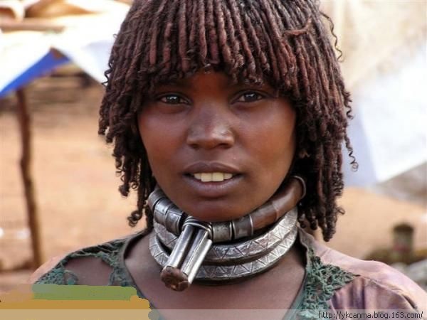 Vestimenta extraña en Africa