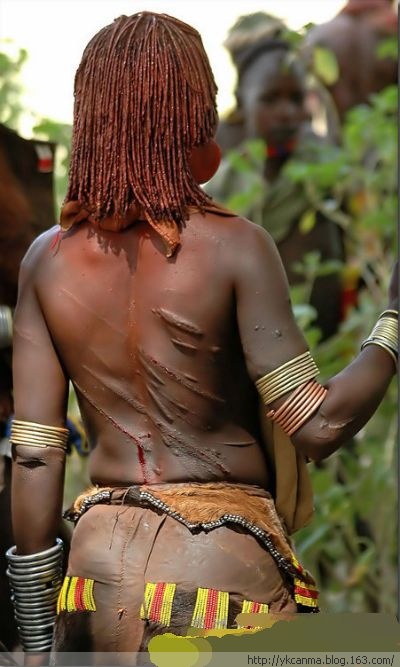 Vestimenta extraña en Africa