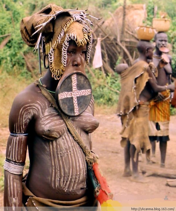 Vestimenta extraña en Africa