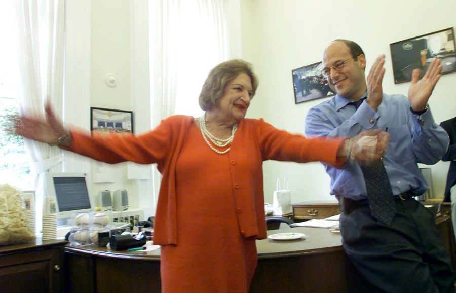 Muere Helen Thomas, decana periodista de la Casa Blanca