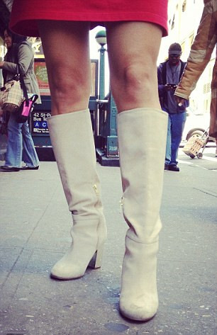 Las piernas hermosas de las mujeres en Nueva York