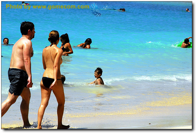 Islas Canarias, playa llena de sol y de la desnudez