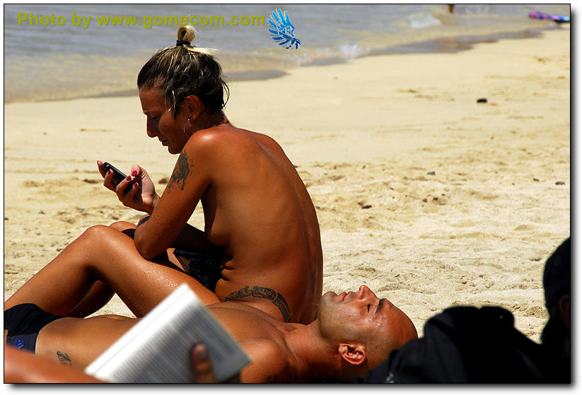 Islas Canarias, playa llena de sol y de la desnudez