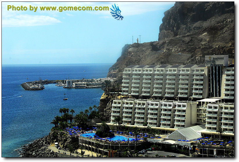 Islas Canarias, playa llena de sol y de la desnudez