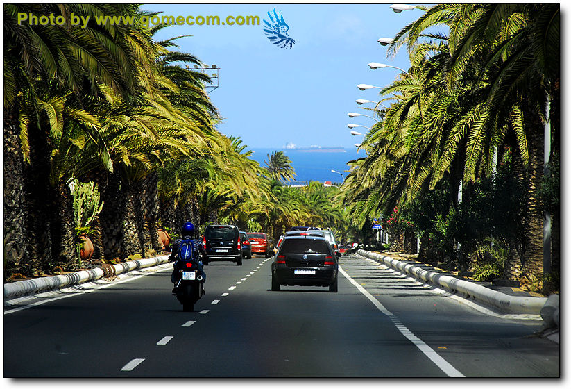 Islas Canarias, playa llena de sol y de la desnudez