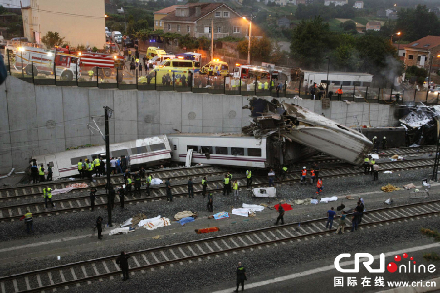 Cámara capta el instante en que descarrila tren en España