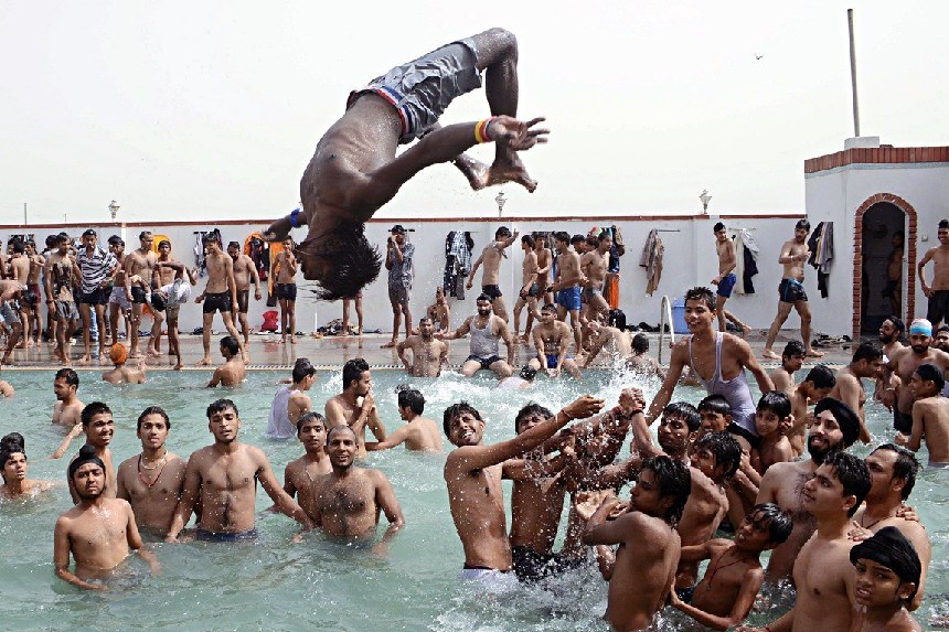 Las piscinas sexys llena de chicas Amritsar, India Las piscinas sexys llena de chicas Amritsar, India