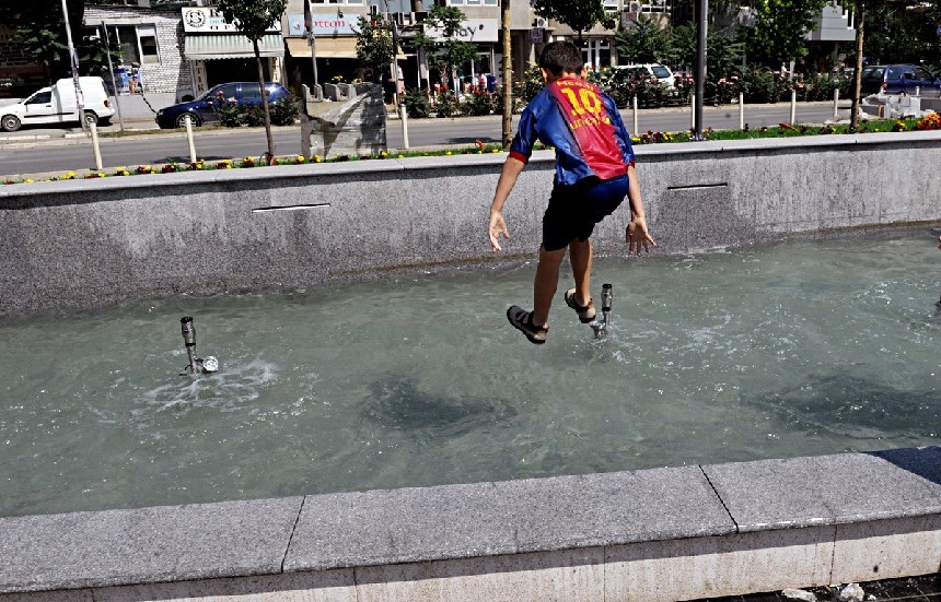 Las piscinas sexys llena de chicas Pristina, Serbia Las piscinas sexys llena de chicas Pristina, Serbia