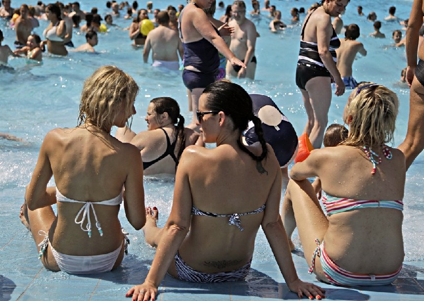 Las piscinas sexys llena de chicas Essen, Alemania Las piscinas sexys llena de chicas Essen, Alemania