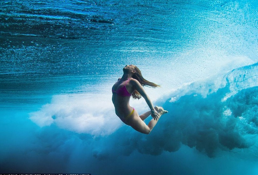 Sentirse fresco en el verano: 13 fotos hermosas de las surfistas sexys