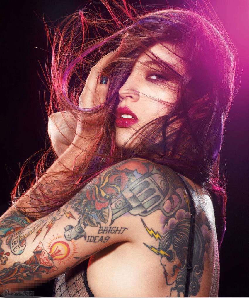 Ira Chernova, sexy fotógrafa rusa con hermosos tatuajes corporales 