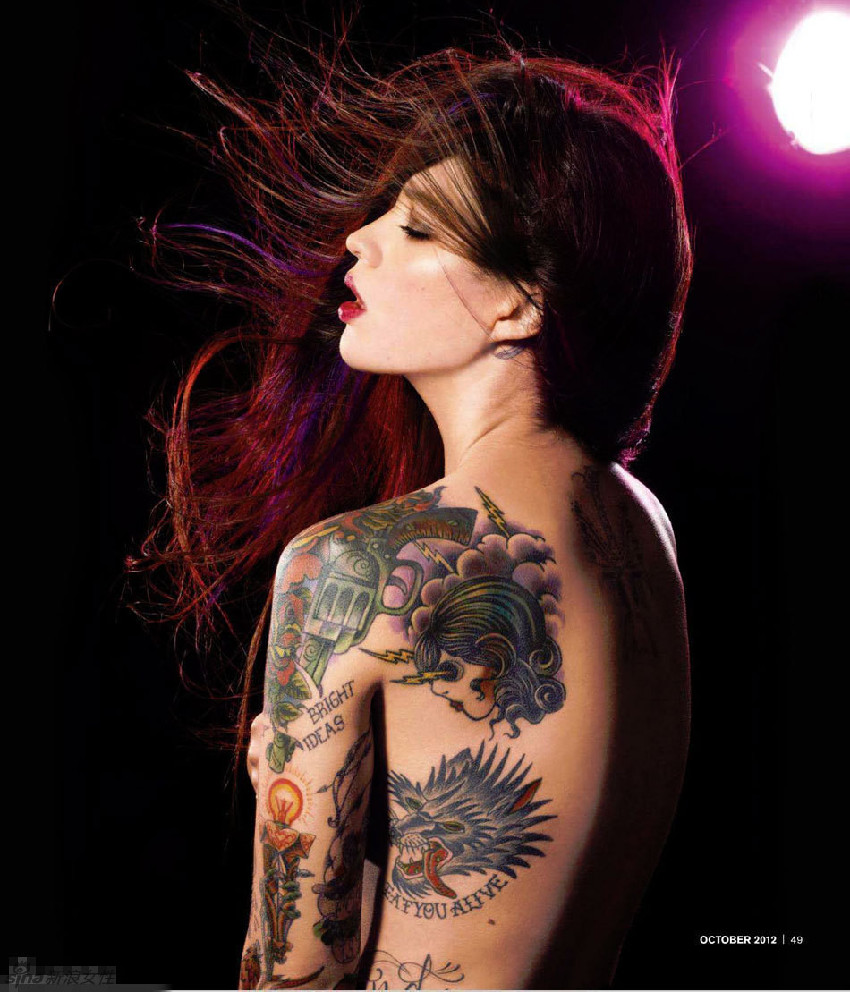 Ira Chernova, sexy fotógrafa rusa con hermosos tatuajes corporales 