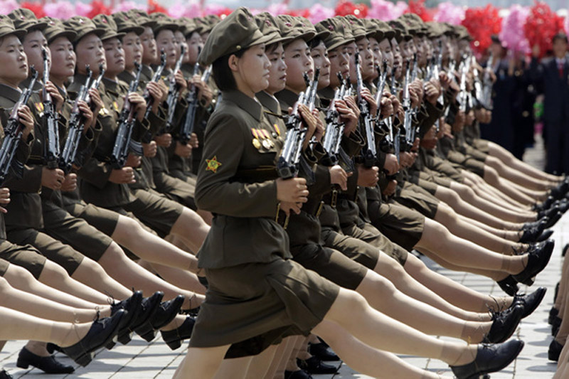 Las mujeres soldadas de Corea del Norte en el desfile los 60 años del fin de la guerra