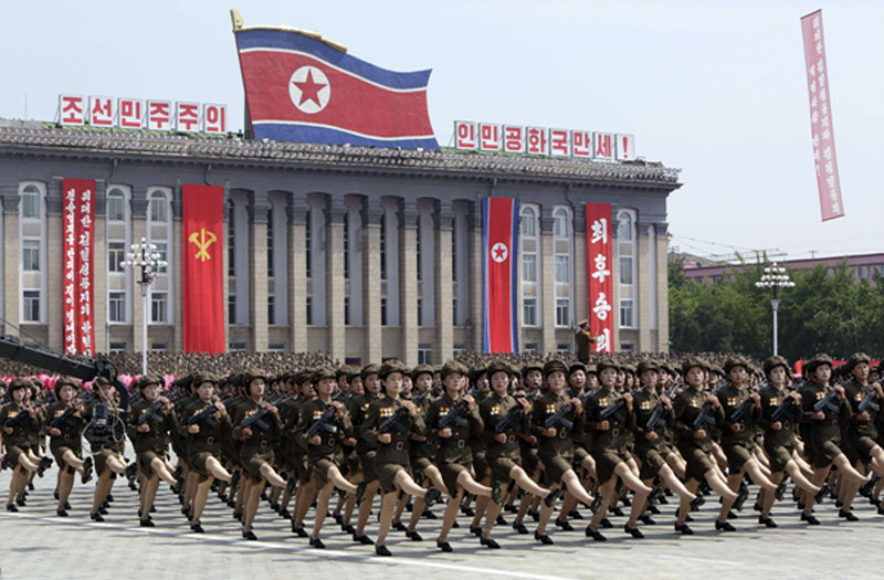 Las mujeres soldadas de Corea del Norte en el desfile los 60 años del fin de la guerra