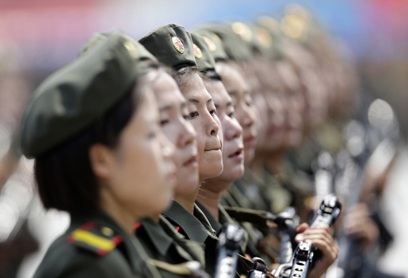 Las mujeres soldadas de Corea del Norte en el desfile los 60 años del fin de la guerra