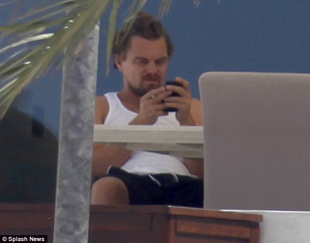 Revelan nuevas fotos de Leonardo DiCaprio y su novia joven Toni Garrn en vacaciones