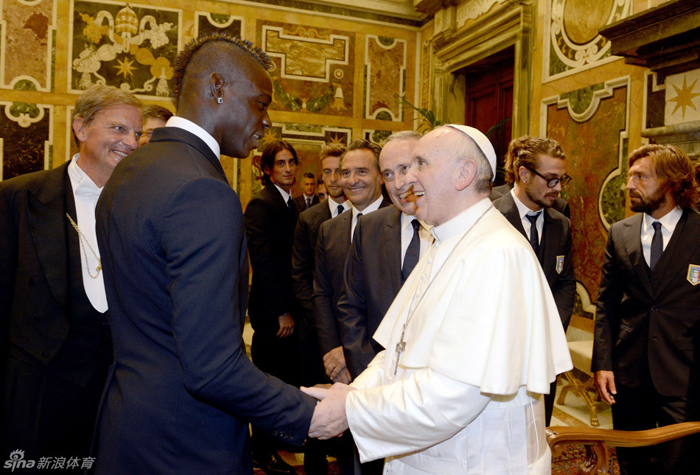 El Papa recibió a las selecciones de fútbol de Argentina e Italia 3