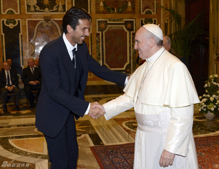  El Papa recibió a las selecciones de fútbol de Argentina e Italia 4